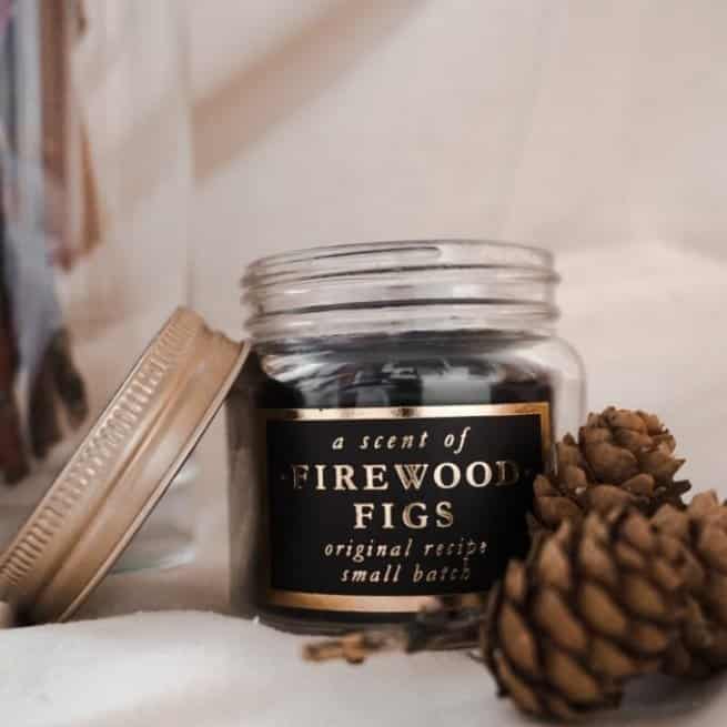 sustainable home décor ideas firewood figs candle 